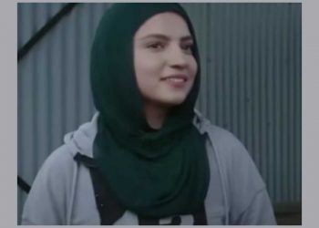 dananeer mobeen, sinf-e-aahan