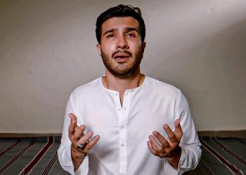 Aye Musht-e-Khaak