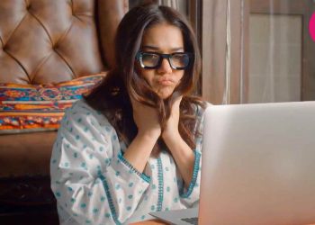 pyaari mona, sanam jung