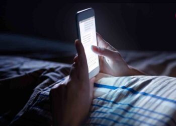 Mobile phone light, bedtime with phone,