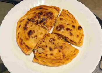 Winter Calls For Warm, Crispy Parathas! We Tried The Famous Pizza & Nutella Parathas From Cafe Clifton!