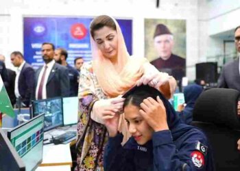 Controversy Surrounds Maryam Nawaz Over Incident Of Adjusting A Police Officer's Scarf