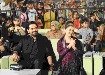 Green Entertainment Hosts A Special Screening Of Gentleman For The Lyari Community