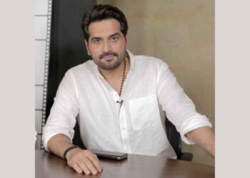 FUCHSIA Exclusive: Humayun Saeed & Adnan Siddiqui AKA Iqbal Munna & Rehmati Talk About How They Met, Gentleman & More!