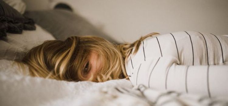 Why Checking Your Phone First Thing In The Morning Could Be Harming Your Mental & Physical Health!