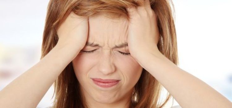 Why Checking Your Phone First Thing In The Morning Could Be Harming Your Mental & Physical Health!