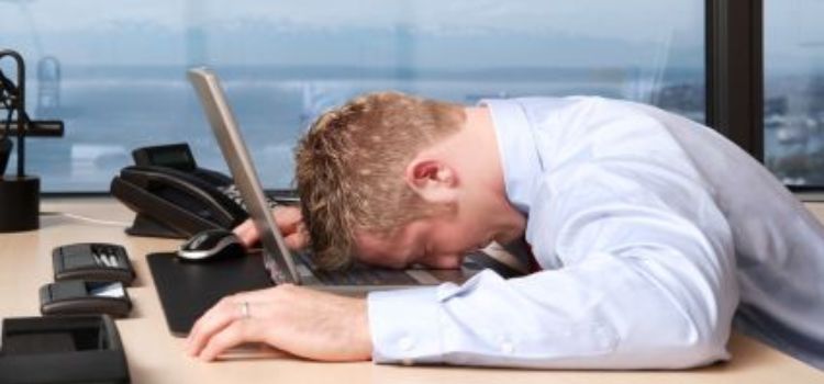Why Checking Your Phone First Thing In The Morning Could Be Harming Your Mental & Physical Health!
