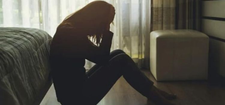 Why Checking Your Phone First Thing In The Morning Could Be Harming Your Mental & Physical Health!
