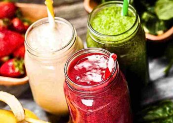 7 Things To Know About Smoothies Before You Go Make One, From Our Health Coach!