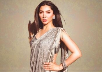 4 Times Mahira Khan Stepped Out & Wowed Fans In Stunning Indian Designer Outfits