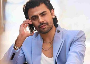 Farhan Saeed Drops Soulful New Single Khwabeeda Featuring Kinza Hashmi