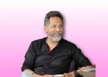 Meesam Naqvi, Parwarish