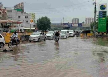 Karachi rains Credits: Dawn