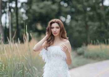 “Ask Mahira”: Mahira Khan Connects With Fans In A Candid Q&A On X
