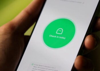 China’s Viral App “Are You Dead Yet?” Exposes a Growing Loneliness Crisis