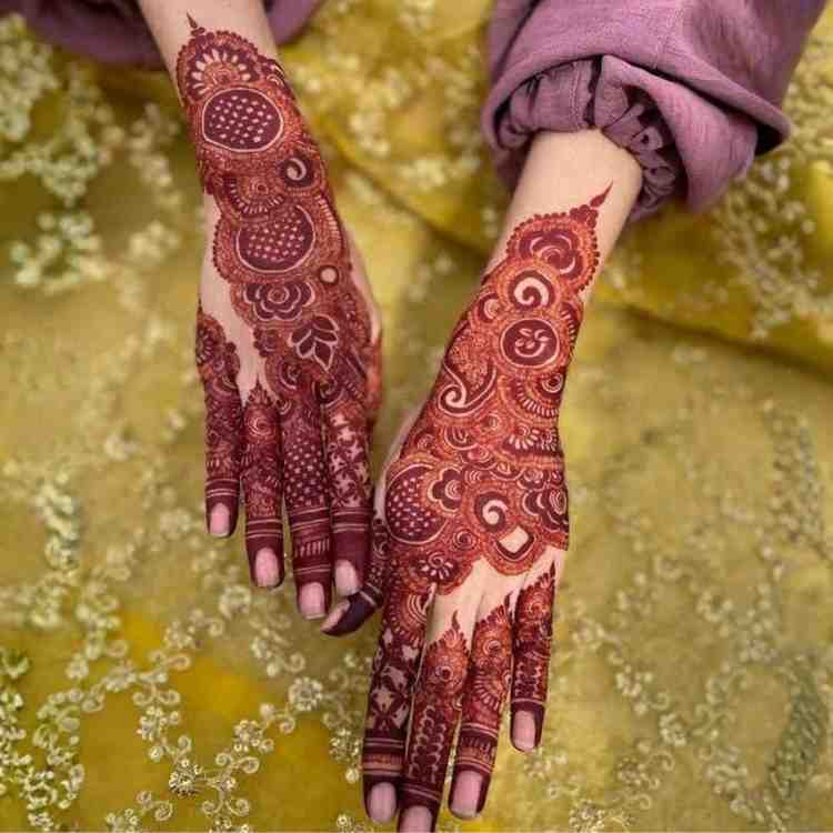 From Minimal To Heavy: 5 Henna Designs To Try This Eid