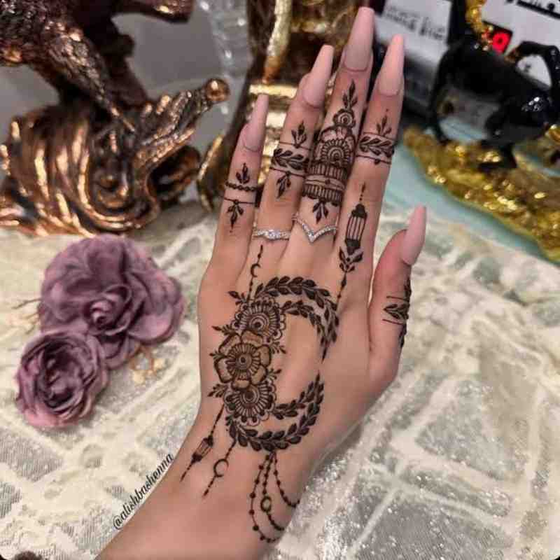 From Minimal To Heavy: 5 Henna Designs To Try This Eid