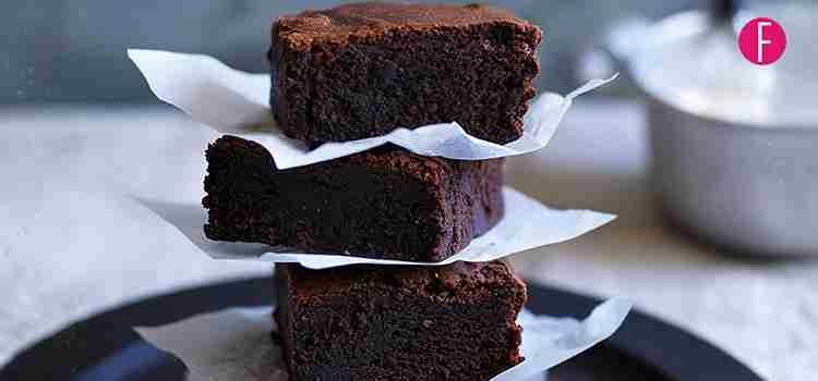 Want To Make A Fudge Brownie In Under 2 Minutes? Try This Quick Microwave Recipe!