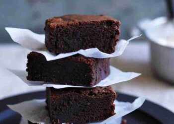 Want To Make A Fudge Brownie In Under 2 Minutes? Try This Quick Microwave Recipe!