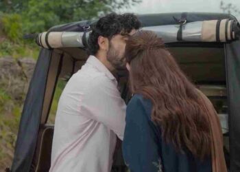 Aik Mohabbat Aur: Audiences Can't Stop Gushing Over Haroon's Forehead Kiss For Khushbakht Naaz