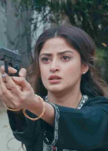 Zanjeerain: Sajal Aly Wins Over Audiences as Rabiya in the Latest Episode